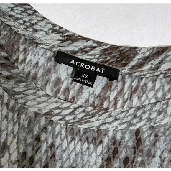 Acrobat 100% Silk Reptile Snake Print Top Size XS Gray Taupe Grey Short Sleeve - Picture 4 of 5